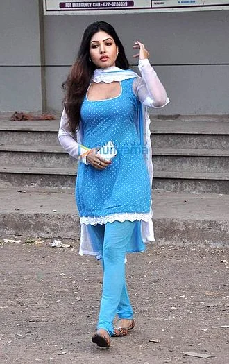 Komal Jha height profile photo