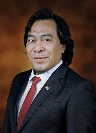 Komeng height profile photo