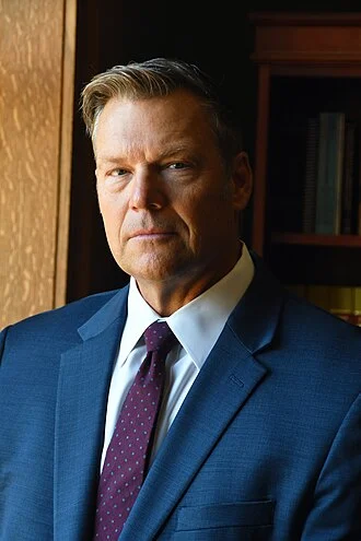 Kris Kobach height profile photo