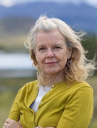 Kris Tompkins height profile photo