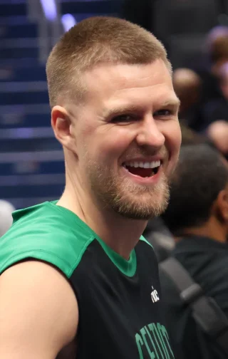Kristaps Porziņģis height profile photo