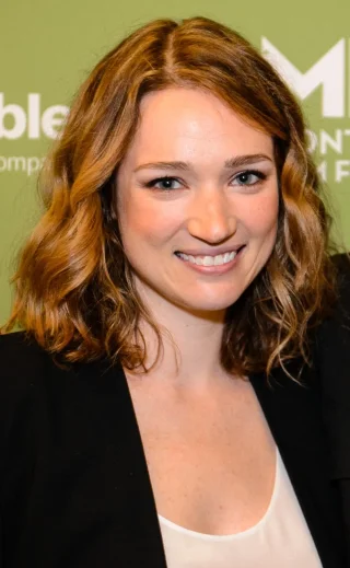 Kristen Connolly height profile photo