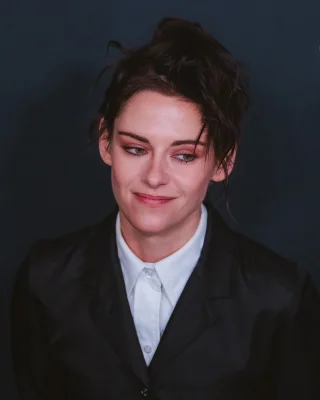 Kristen Stewart height profile photo