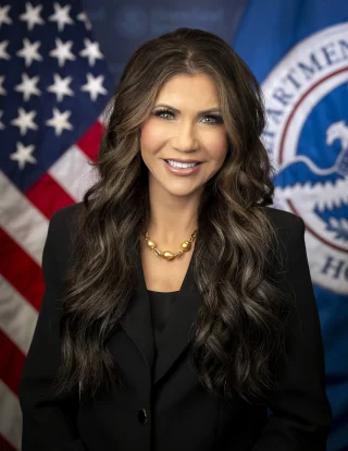 Kristi Noem height profile photo