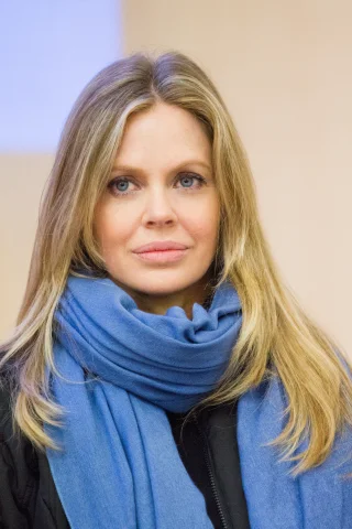 Kristin Bauer van Straten height profile photo