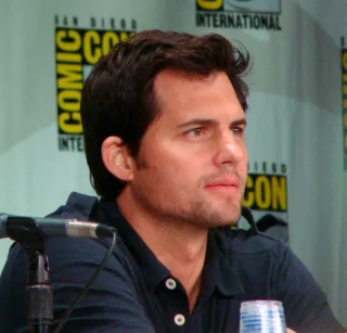 Kristoffer Polaha height profile photo