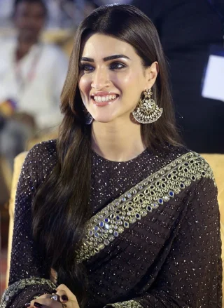 Kriti Sanon height profile photo