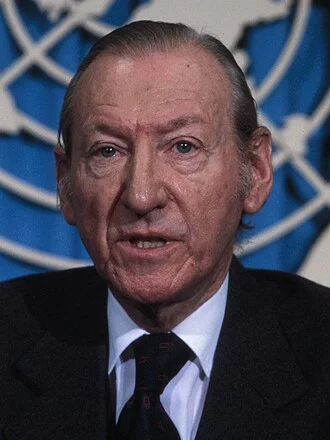 Kurt Waldheim height profile photo