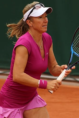 Květa Peschke height profile photo
