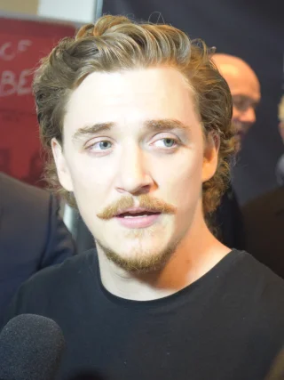 Kyle Gallner height profile photo