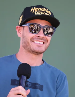 Kyle Larson height profile photo