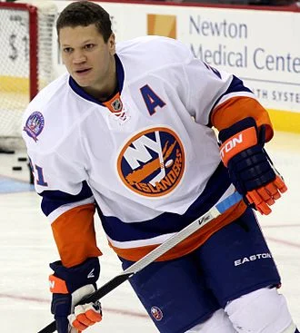 Kyle Okposo height profile photo