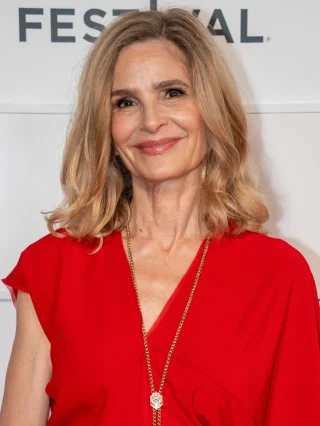 Kyra Sedgwick height profile photo