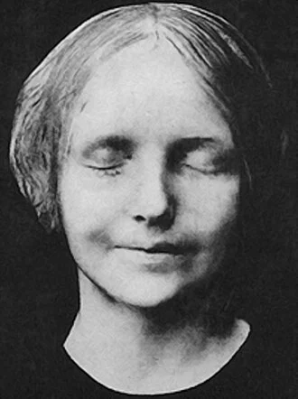 L'Inconnue de la Seine height profile photo