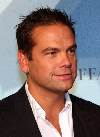Lachlan Murdoch height profile photo