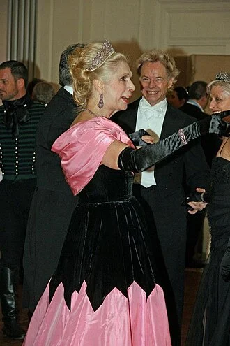 Lady Colin Campbell height profile photo