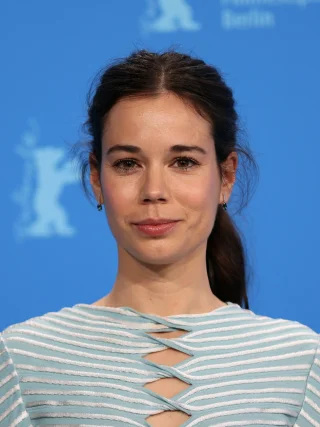 Laia Costa height profile photo