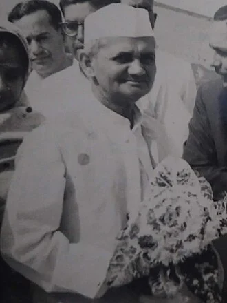 Lal Bahadur Shastri height profile photo