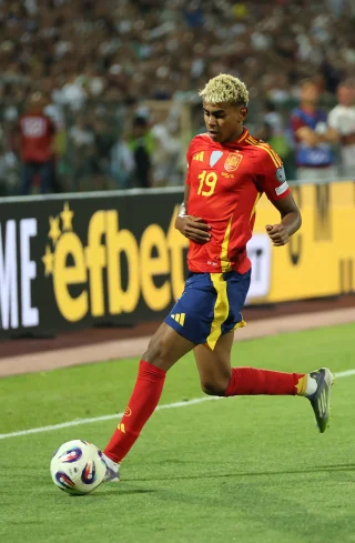 Lamine Yamal height profile photo