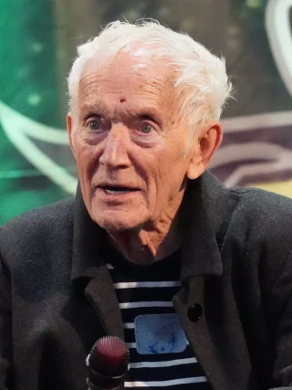 Lance Henriksen height profile photo