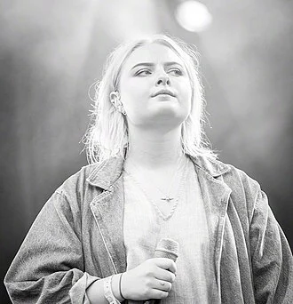 Låpsley height profile photo