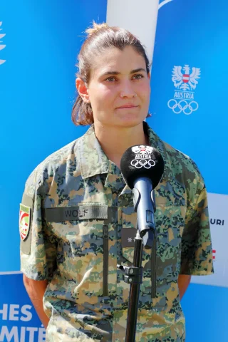Lara Wolf height profile photo