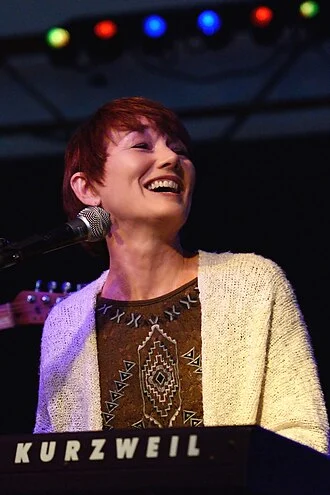 Lari White height profile photo