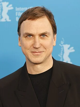 Lars Eidinger height profile photo