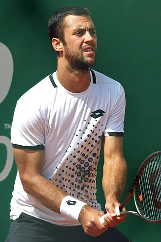 Laslo Djere height profile photo