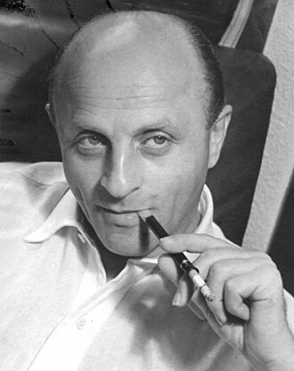 László Bíró height profile photo
