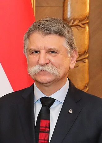 László Kövér height profile photo