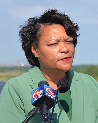 LaToya Cantrell height profile photo