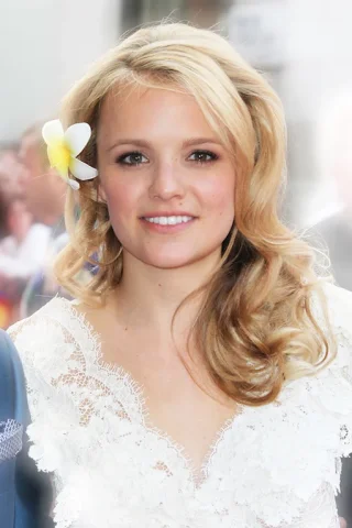 Laura Aikman height profile photo
