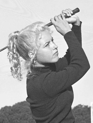 Laura Baugh height profile photo