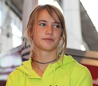 Laura Dekker height profile photo