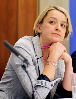 Laura Kuenssberg height profile photo