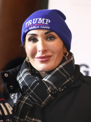 Laura Loomer height profile photo