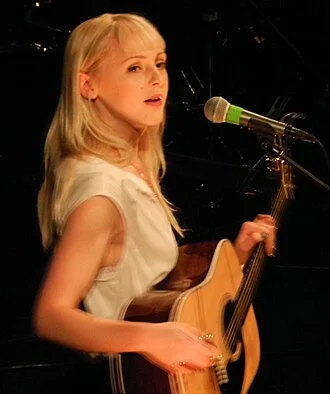 Laura Marling height profile photo