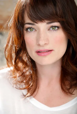 Laura Michelle Kelly height profile photo