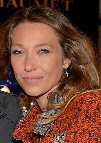 Laura Smet height profile photo
