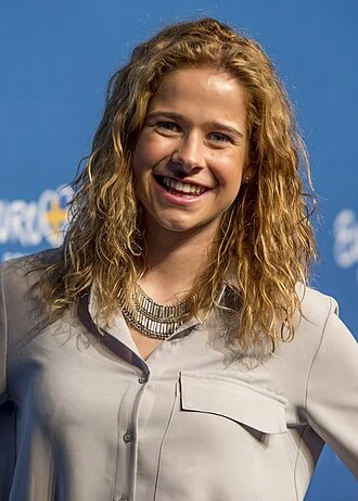 Laura Tesoro height profile photo