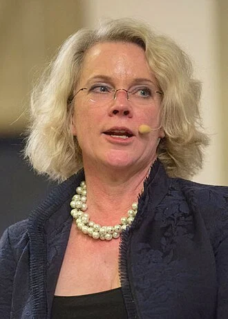 Laura Tingle height profile photo