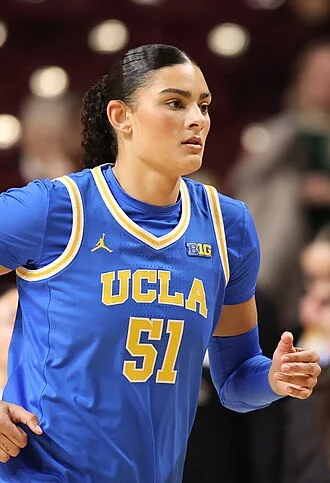 Lauren Betts height profile photo