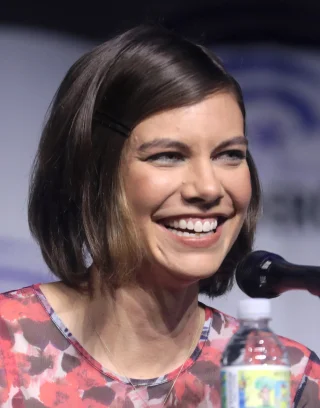 Lauren Cohan height profile photo