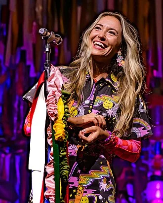 Lauren Daigle height profile photo