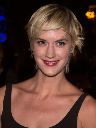 Lauren Lee Smith height profile photo
