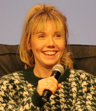 Lauren Lyle height profile photo
