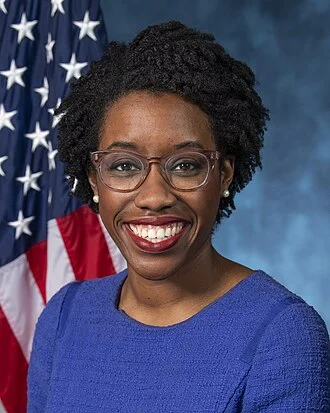 Lauren Underwood height profile photo