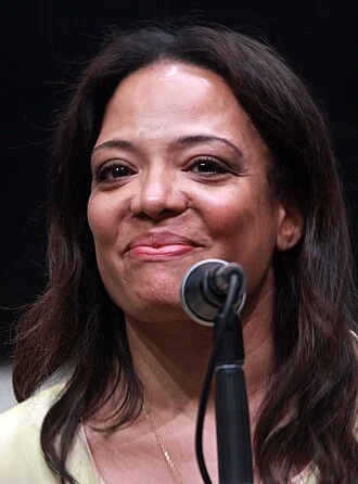 Lauren Vélez height profile photo