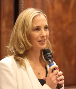 Lauren Weisberger height profile photo